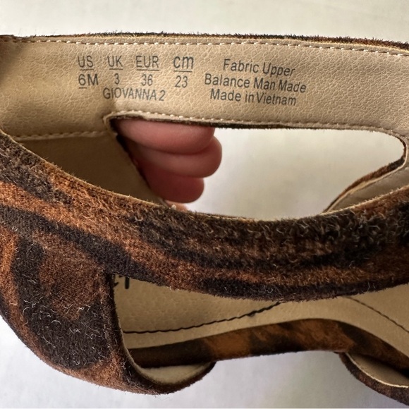 Life Stride Women's Brown Leopard Heels - Picture 4 of 5